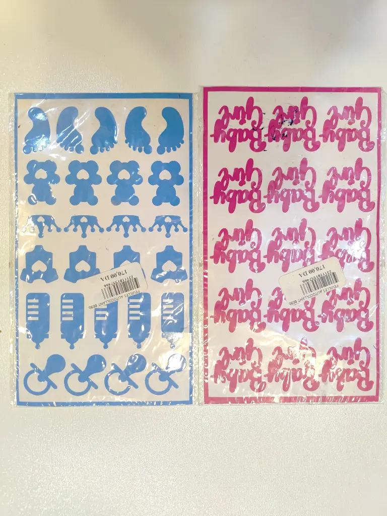 FEUILLES AUTOCOLLANT BEBE