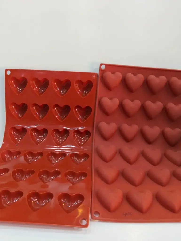 Moule.silicone coeur 24pcs rouge
