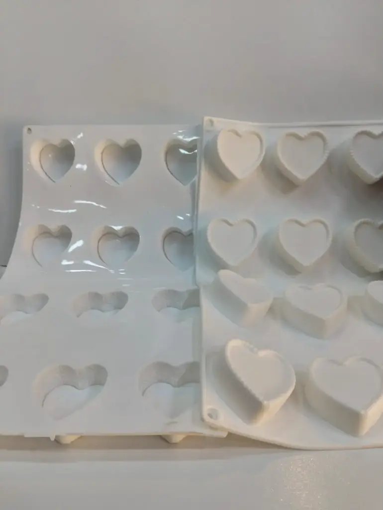 Moule.silicone coeur tressee 12pcs blanc