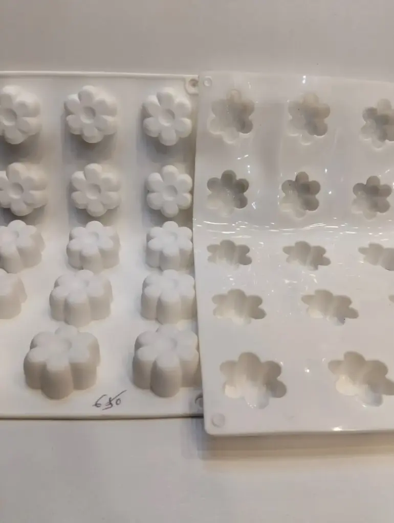 MOULE SILICONE FLEUR BLANC 15PCS