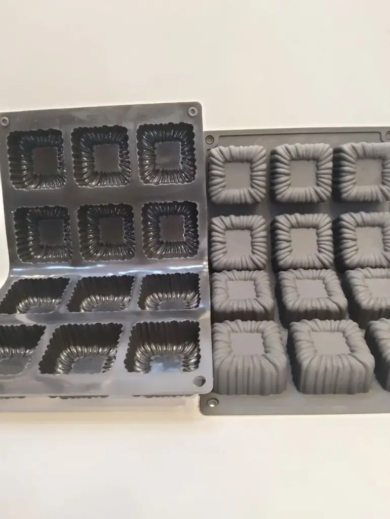 MOULE SILICONE CHARLOTTE CARRE NOIR 12PCS