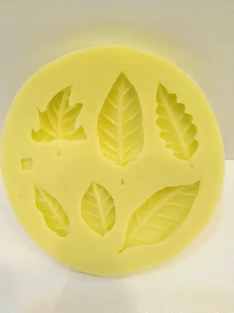 MOULE SILICONE PATE A SUCRE 6FEUILLES