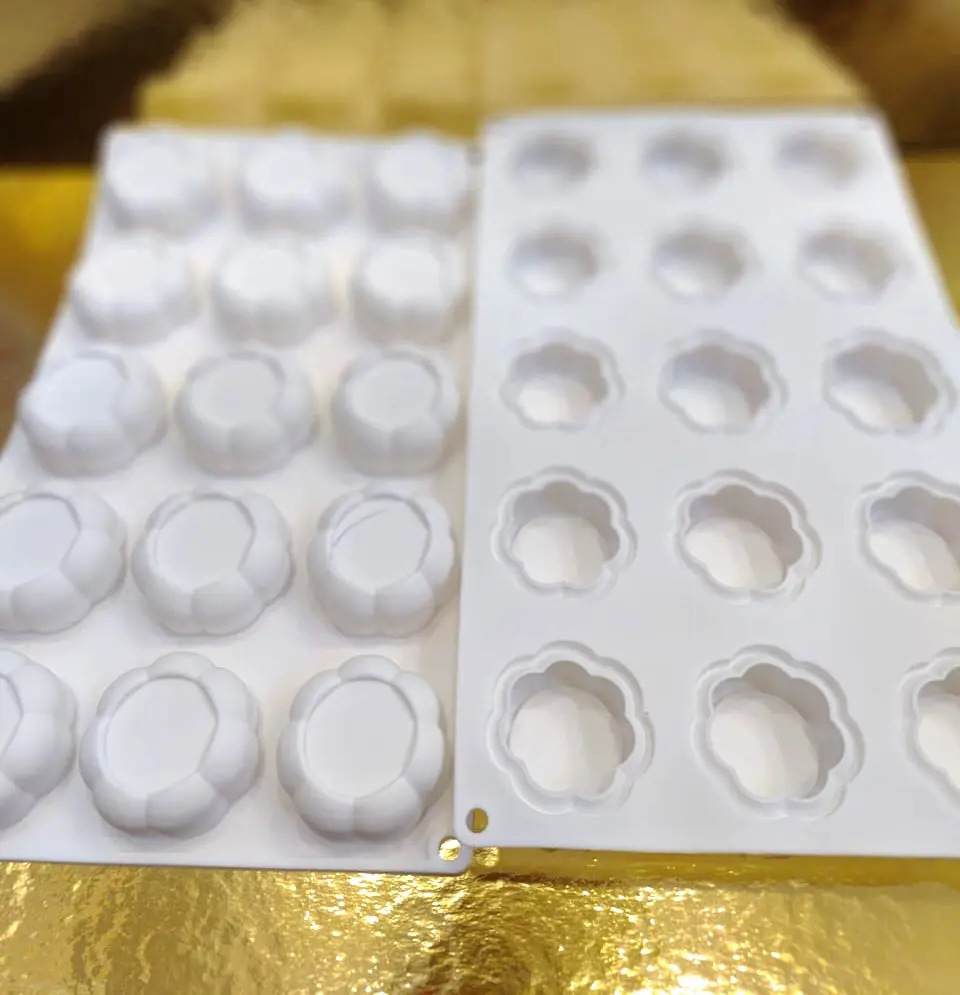 MOULE SILICONE BLANC 12PCS