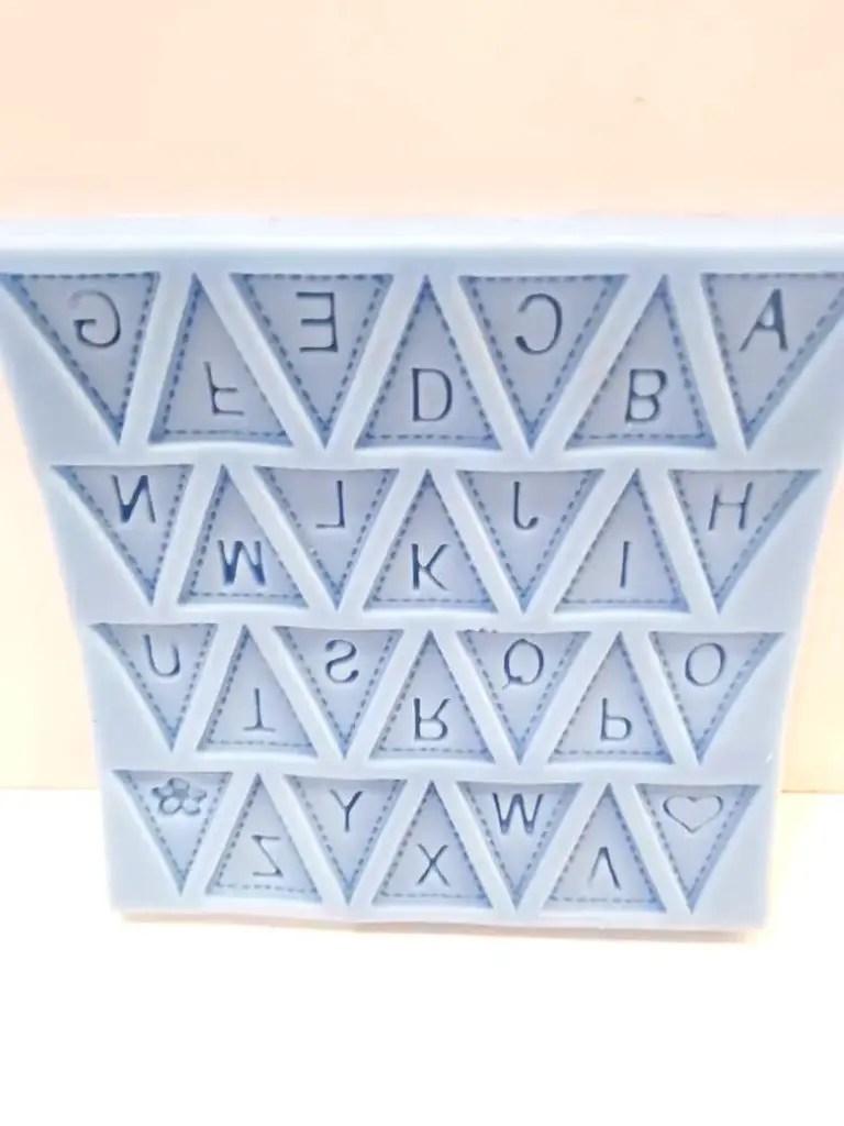 MOULE SILICONE PATE A SUCRE ALPHABET TRIANGLE