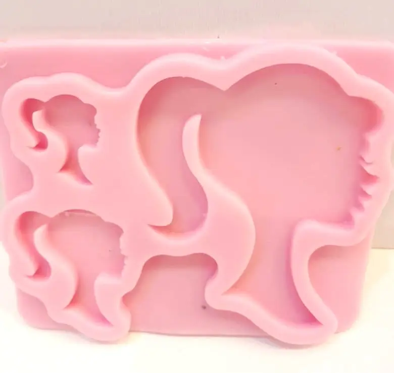 MOULE SILICONE PATE A SUCRE BARBIE